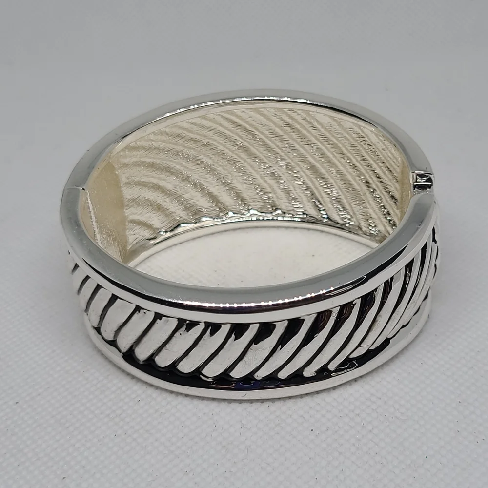 Premier Design Hinged Bracelet 7” Chunky Statement Bangle Silver Tone - Picture 4 of 9